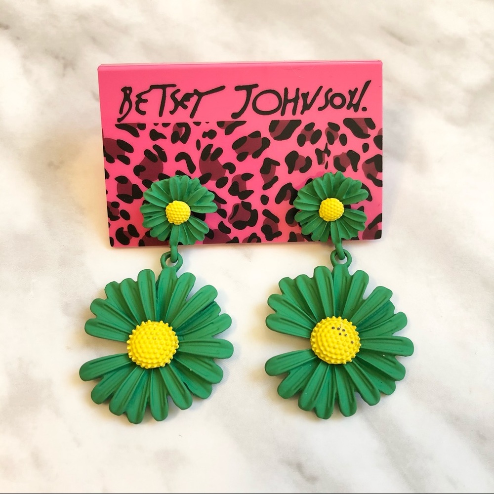 🎉 NWT Betsey Johnson Green & Yellow Daisy Stud Earrings